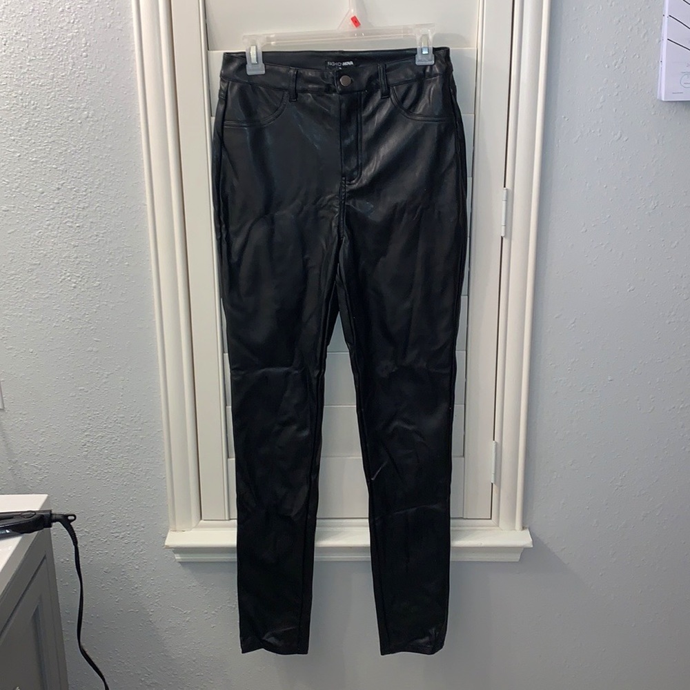 Jet black leather pants 🖤
